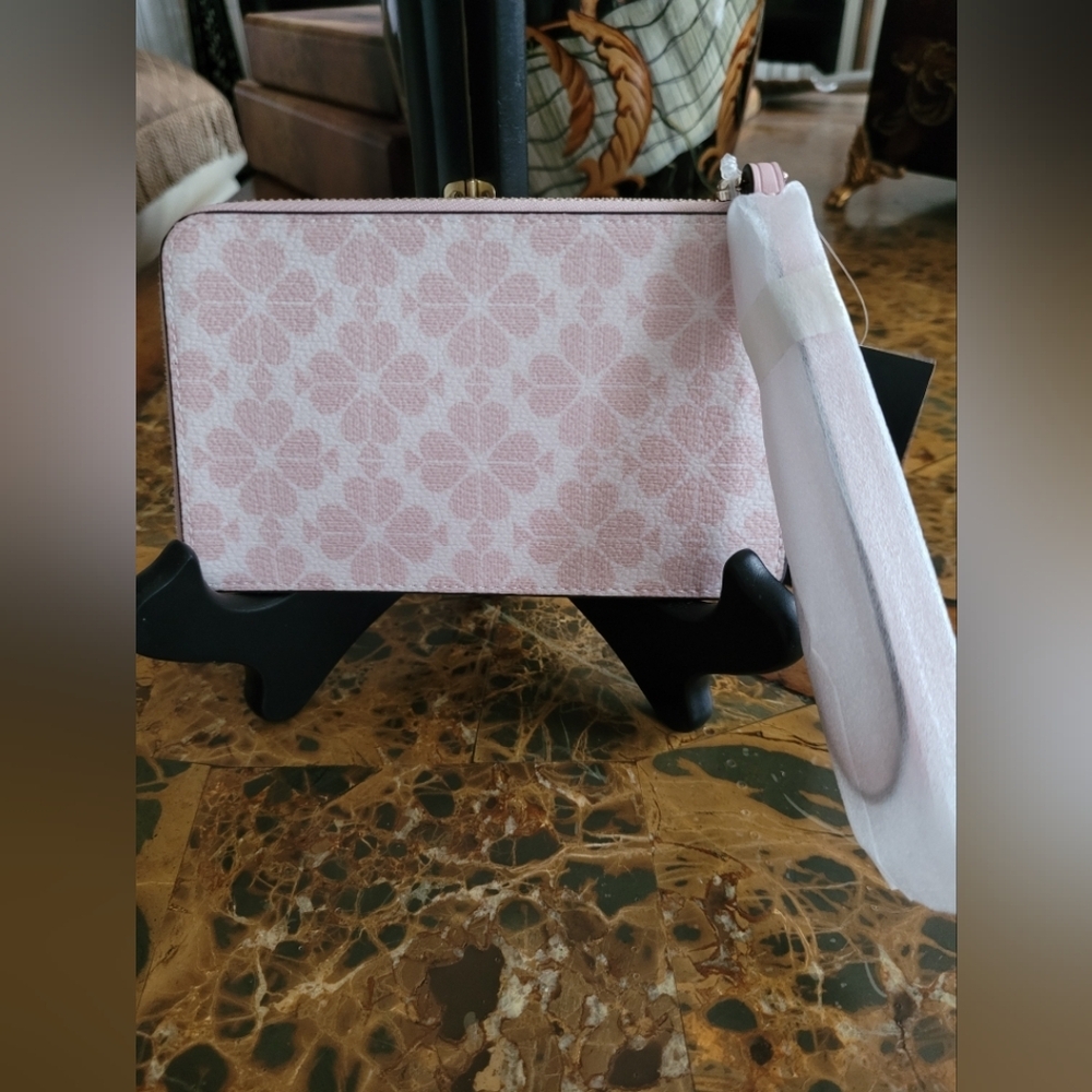 Kate Spade New York Wristlet pouch - Picture 2 of 5